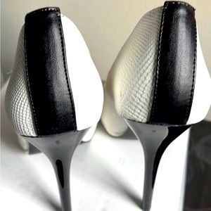 Women’s snake skin heels new